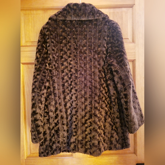 Beta's Choice Brown Faux Fur Coat, Women's size Medium - Picture 2 of 9